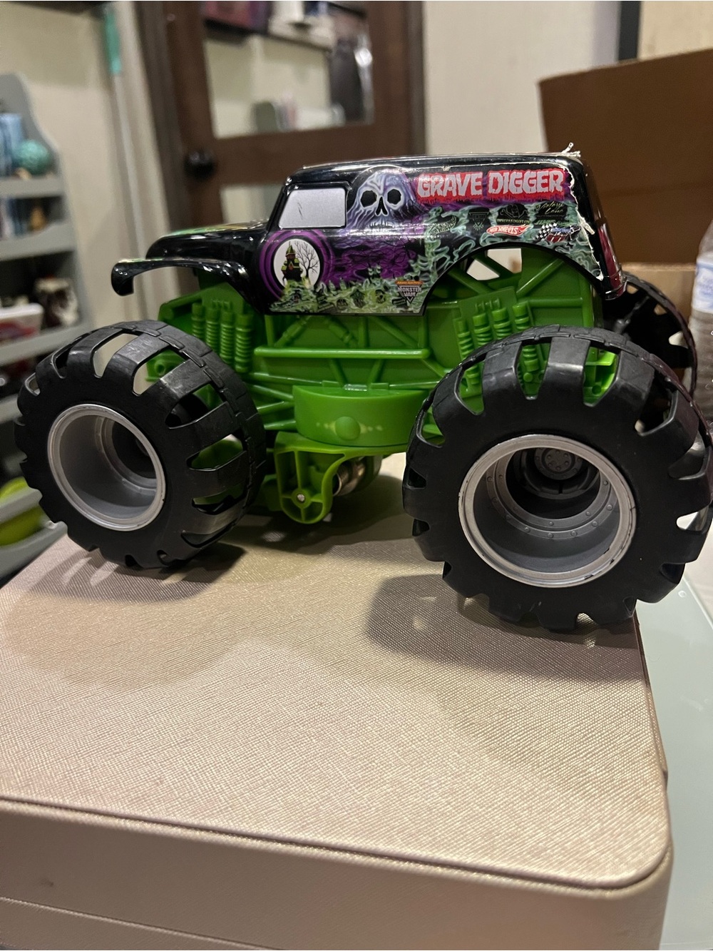 Ultra Rare Monster Jam Gravedigger Ultimate Stunt Jumper Hot wheels Push N Go